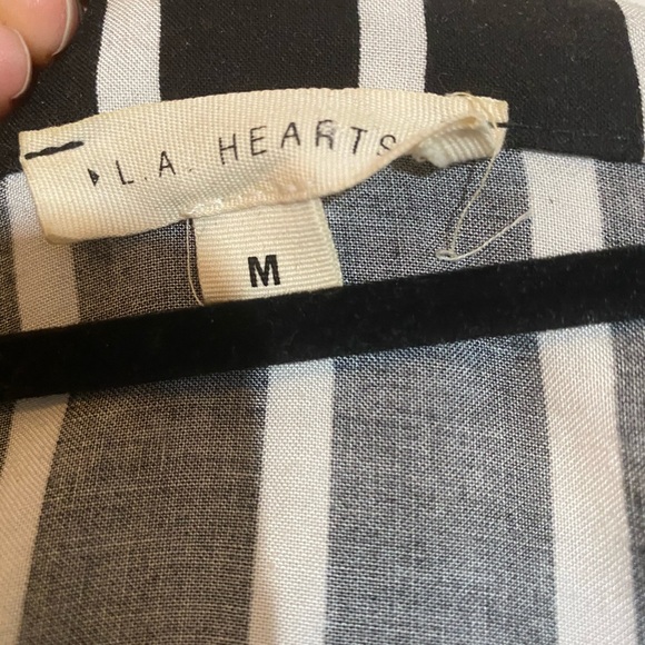 LA hearts black stripe button down crop top - Picture 4 of 4